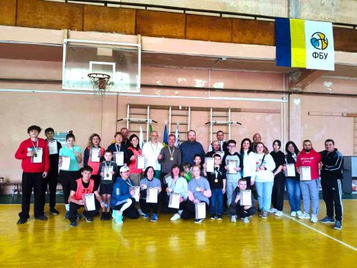 Турнір з петанку об’єднав ветеранів та їхні родини у Тернах
