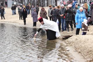19.01.2016  з 10.00 до 13.00 відбудеться   Святкова програма «Ой на річці у Йордані».