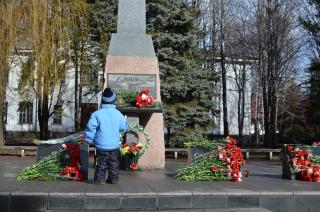 14 лютого 2017 року о 14.00 годині в сквері по вулиці Малиновсько відбудеться урочисте покладання квітів до пам’ятного знаку
